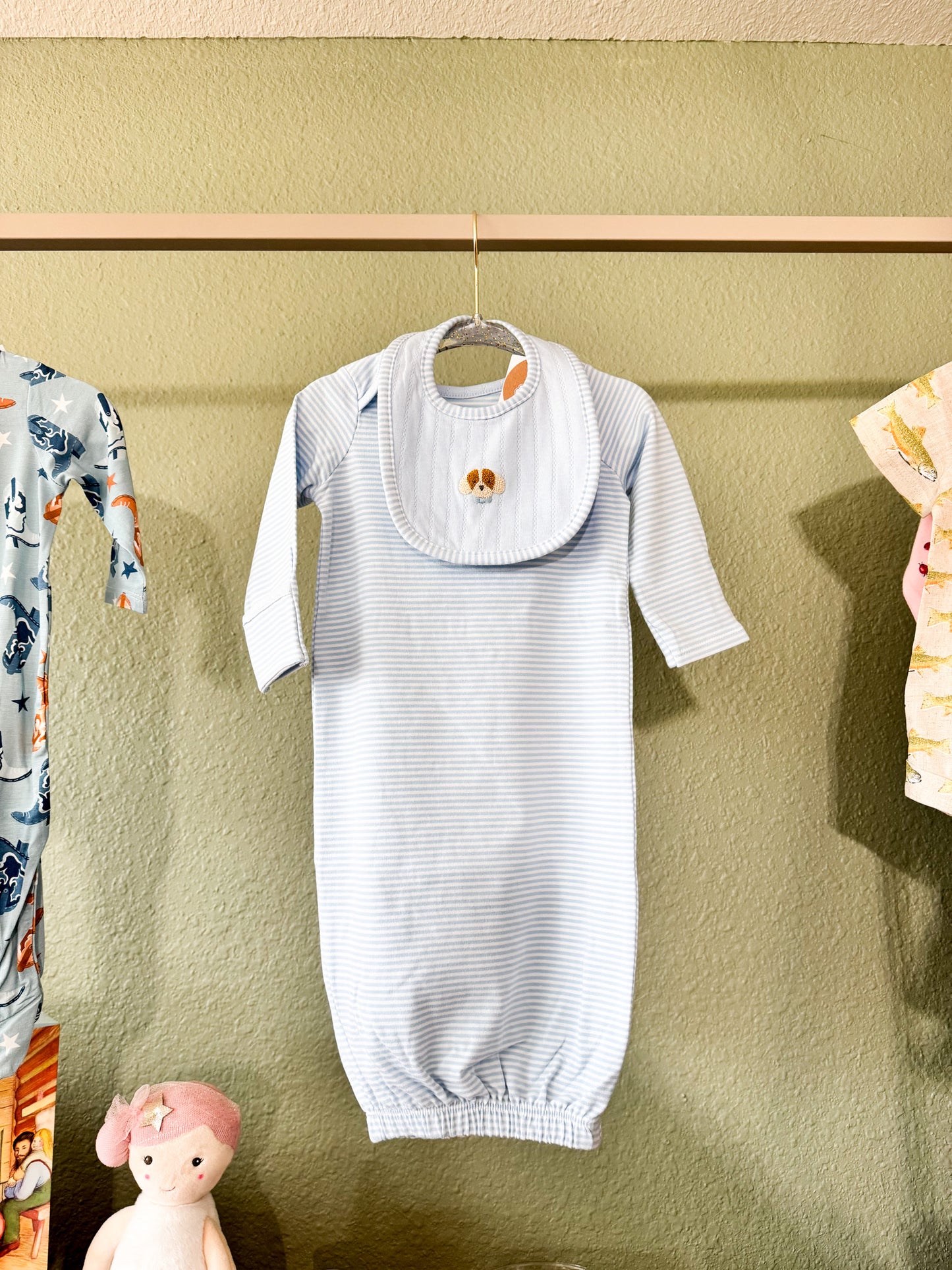 PUPPY GOWN & BIB SET